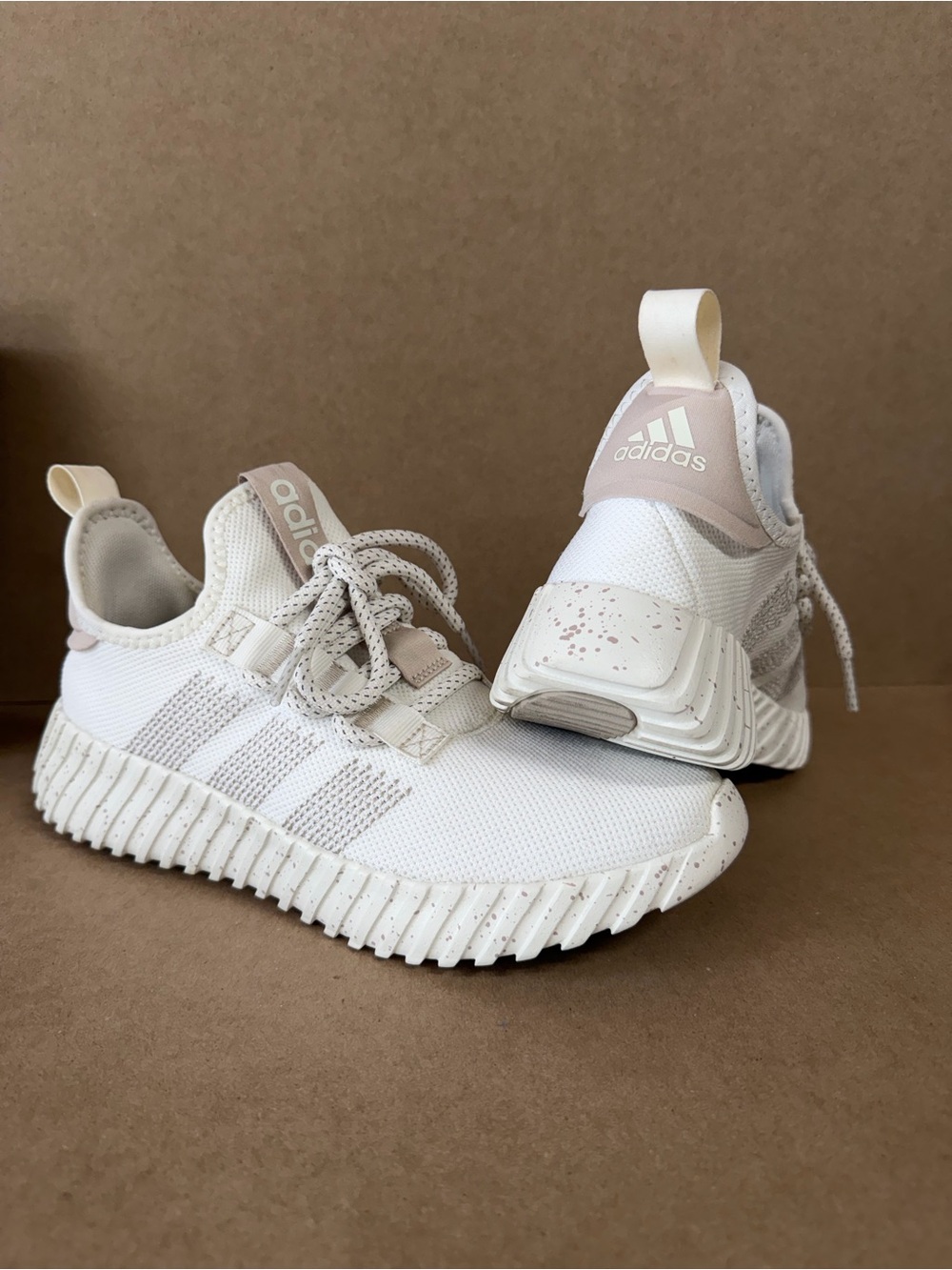 adidas Lightweight Knit Sneakers in Off-White/taupe sz 8